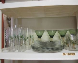 Plastic 'Palm tree' dinnerware set