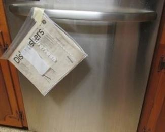 GE Dishwasher - like new - Model:  GLD7768/V0055