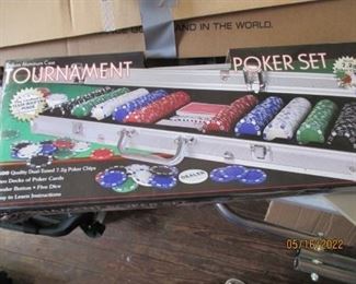 Tournament Poker Set in case.  - new