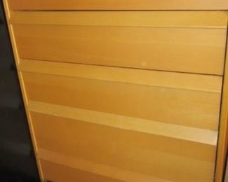 5 drawer chest of drawers.  EZ slide drawers