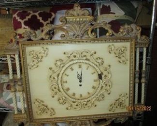 Wall clock.  One piece (by the 3) broken off.  Piece is available. 