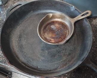 15" Lodge cast iron skillet 