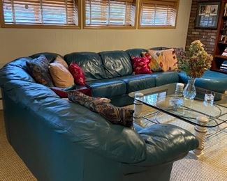 Leather Sectional, can be reconfigured to accommodate a smaller space, great Condition!