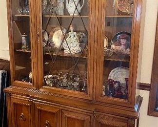 Thomasville China Cabinet- Nice!