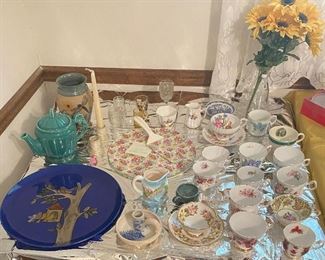 Tea Cups; Glassware; 1950's Cake Plate