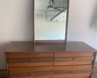 Bassett MCM Dresser with Mirror