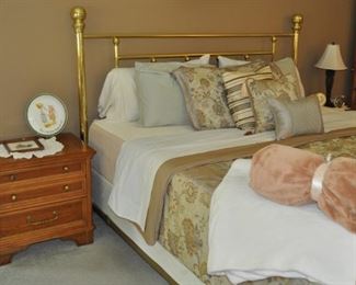 Bernhardt pair nightstands (26”x17”), brass king size bed w/Tempur-Pedic mattress.
