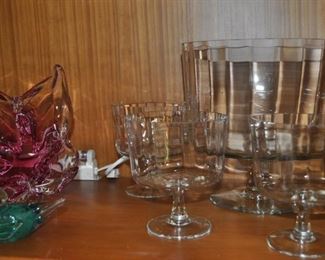 Chřibská Bohemian art glass, trifle dish w/small trifle dishes.