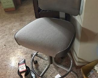 Drafting chair