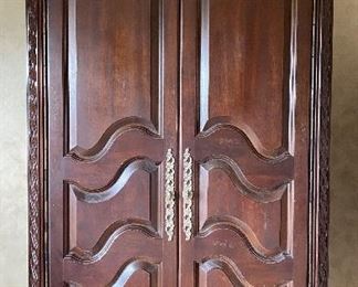 Bernhardt Furniture USA
Wardrobe with drawers