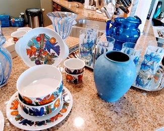Villeroy and Boch Dish Set "Acapulco", blue pottery, iris glassware, Blue and White Swirl Art Glass