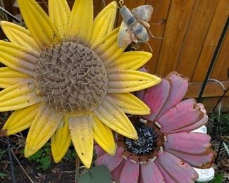 Metal Garden Flower Art Pieces 