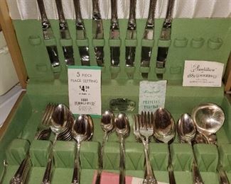Rogers Silver Plated Silverware Set - Plantation