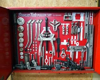 Snap-On Tools Puller Set In Metal Cabinet, Model CJ-1000ES, 25" x 34"