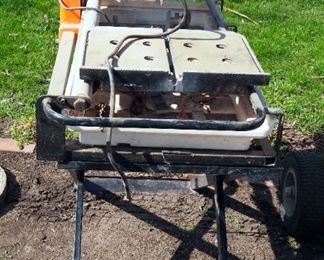 Chicago Electric Wet Tile Saw, Model 46225, With Collapsible Stand