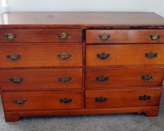 Ethan Allen Baumritter 8-Drawer Dresser, 33.5" x 54.5" x 19.5"