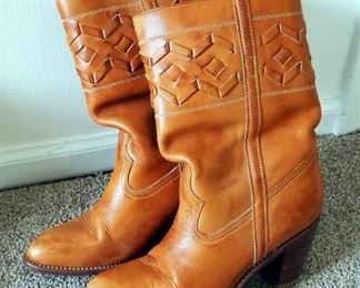 Ladies Samello Leather High Heel Boots Size 6.5, And Woven Hand Bag And Beach Bag