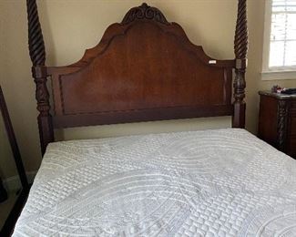 King Size Bed

New Mattress 