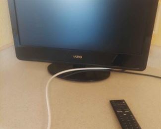 Vizio 21in TV w Remote