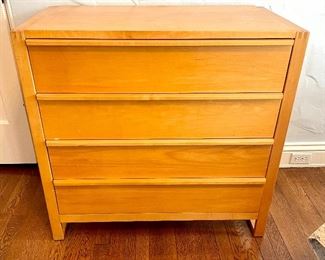 $400 Vintage Modern 4 Drawer Chest of Drawers Measures: 35.5x21x33.5