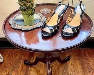 $48 Wooden Round Side Table Measures: 20x22