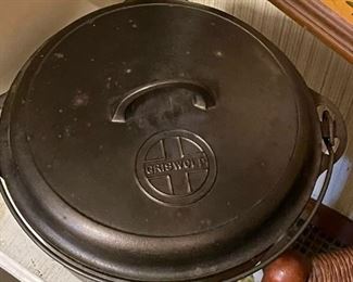 GRISWOLD ERIE Tite-Top No 9 Cast Iron Dutch Oven