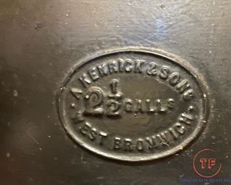 A KENRICK AND SONS 2 1/2 Gallon Cast Iron Pot / Kettle