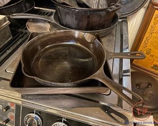 Vintage GRISWOLD Cast Iron Skillet