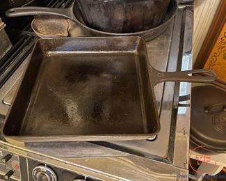 Vintage GRISWOLD Cast Iron Square Fry Skillet
