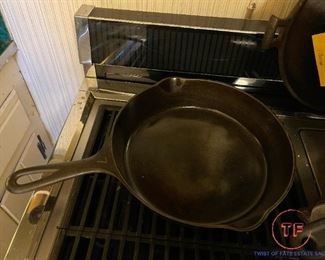 Vintage WAGNER WARE 1057 Sidney O Cast Iron Skillet