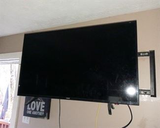 1 of several flat screen TVs