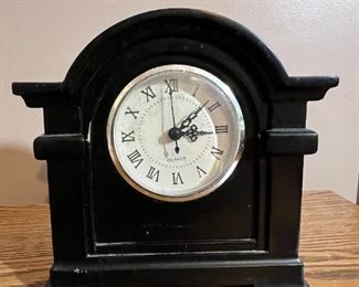 Small mantle clock