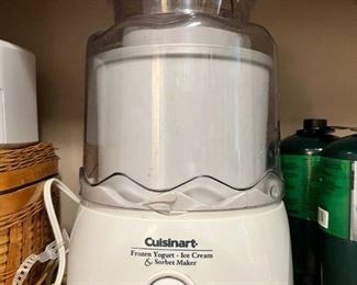 Frozen yogurt and ice cream maker