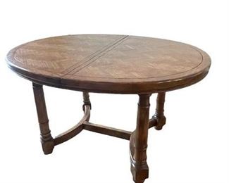 Lot 023
Vintage Century Furniture Dining Table