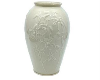 Lot 035
Lenox 'Masterpiece' Collection Porcelain Vase