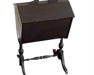 Lot 114
Vintage Standing Sewing Basket