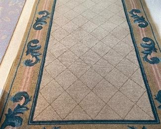 $90 Larger Savnik "Renaissance" carpet 5'6" x 9"6"