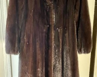 Ladies Brown Mink Fur Coat & Matching Hat