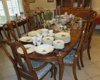 Ethan Allen DR Table with 8 Chairs & Hutch