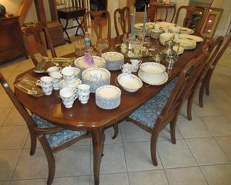 Ethan Allen DR Table with 8 Chairs & Hutch