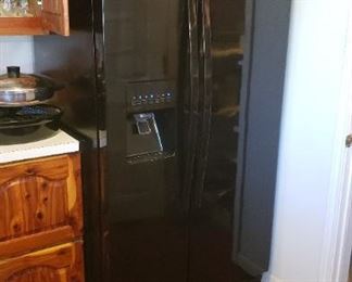 Whirlpool Refrigerator, pickup on Saturday!