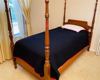 2______$550 
Set of two Ethan Allen twin bed four poster with mattress&nbsp;
Twin bed set
• 64 high