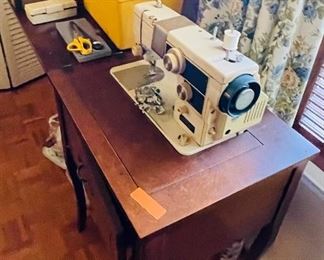 3______$100 
Sewing machine&nbsp;
 • 30high 22wide 18deep