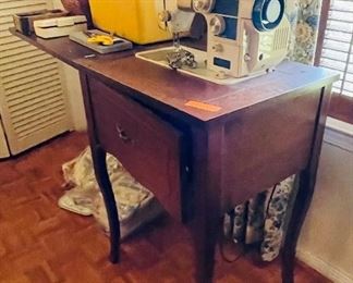 3______$100 
Sewing machine&nbsp;
 • 30high 22wide 18deep