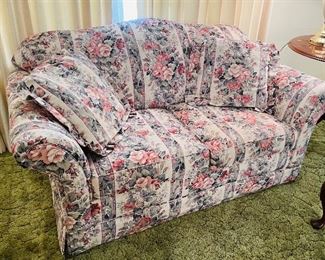 12______$150 
Floral loveaseat&nbsp;
  • 34 high 64 wide 26deep 