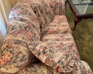 12______$150 
Floral loveaseat&nbsp;
  • 34 high 64 wide 26deep 