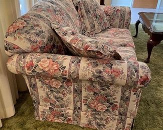 12______$150 
Floral loveaseat&nbsp;
  • 34 high 64 wide 26deep 