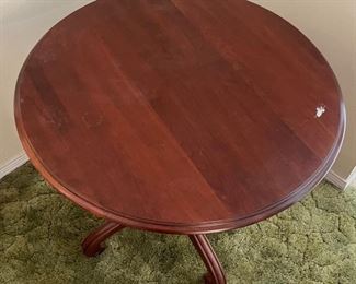 16______$200 
Ethan Allen round table, four legs.&nbsp;
  • 28high 30across around