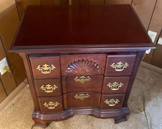 23______$150
Mahogany of 3 drawers cabinet&nbsp;
• 29high 27wide 16deep