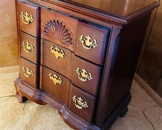 23______$150
Mahogany of 3 drawers cabinet&nbsp;
• 29high 27wide 16deep